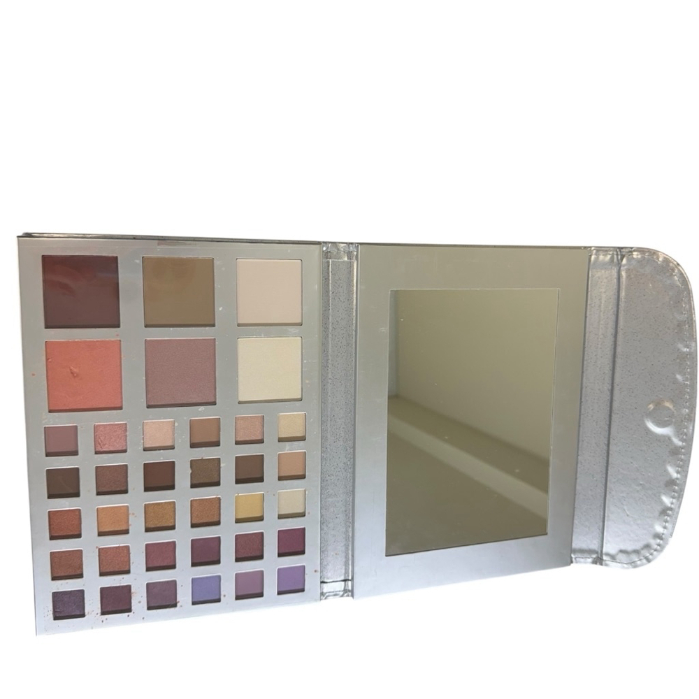 BH Cosmetics Makeup Palette, Silver NWT